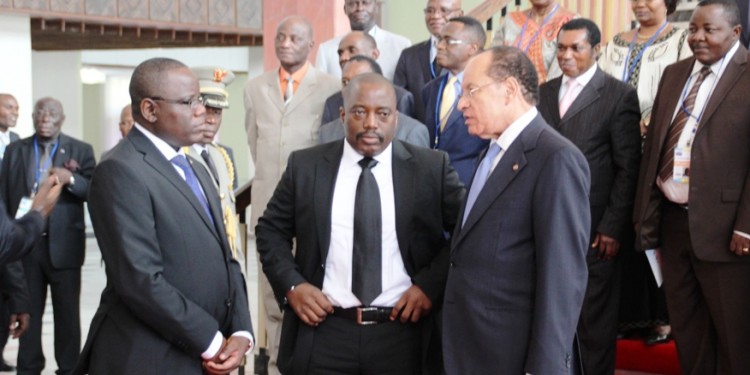 Aubin Minaku, Joseph Kabila, et Leon Kengo wa Dondo en novembre 2015, suite à une réunion ou Président Kabila a annoncé le démarrage du dialogue politique
