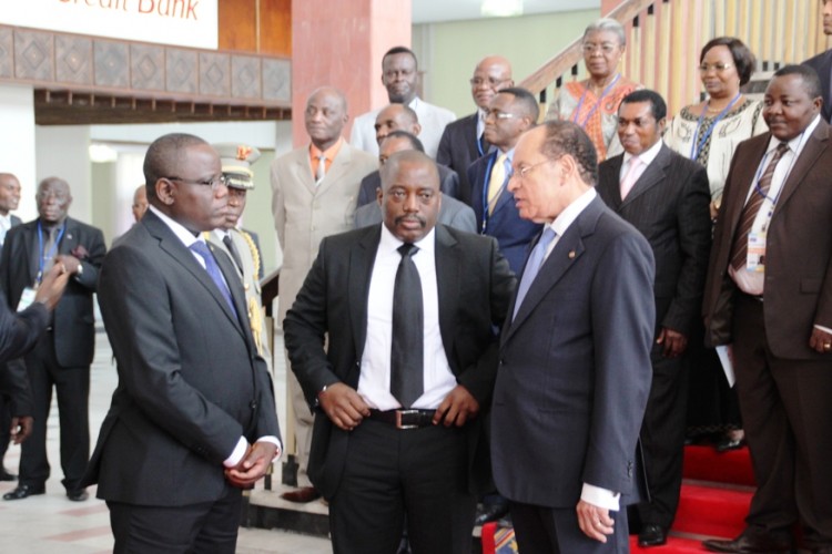 Aubin Minaku, Joseph Kabila, et Leon Kengo wa Dondo en novembre 2015, suite à une réunion ou Président Kabila a annoncé le démarrage du dialogue politique