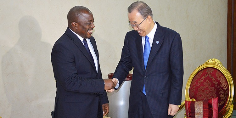 Ban Ki Moon et Joseph Kabila s'entretiennent le 24 février à Kinshasa (Photo: Présidence de la RDC)