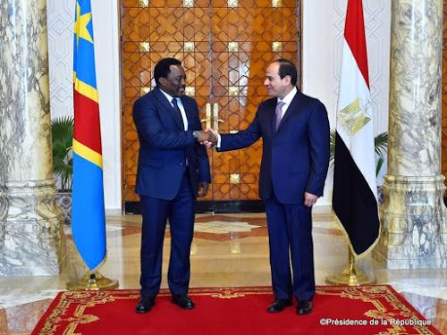 Les Présidents congolais Joseph Kabila et égyptien Abdel Fatah Al-Sissi le 22 avril 2017 au Caire en Egypte. ©Présidence de la République.