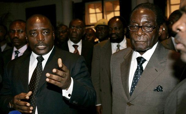 Zimbabwe President Robert Mugabe (R) and his Democratic Republic of Congo counterpart Joseph Kabila speak to the media after their meeting at the State House in Harare, November 2, 2009. REUTERS/Philimon Bulawayo