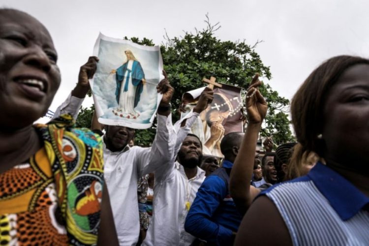 1084334-des-manifestants-anti-kabila-dans-les-rues-de-kinshasa-le-31-decembre-2017-a-l-appel-de-l-eglise-cat