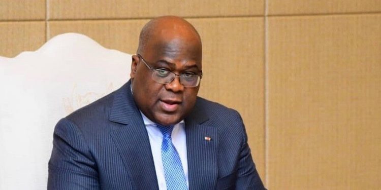 Le président Félix Tshisekedi lors de la signature du document du projet "Cellule présidentielle de veille stratégique", le 31 octobre 2019, à Kinshasa. © @Presidence_RDC/Twitter